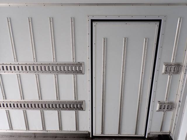 三菱ふそうキャンター冷凍車（冷蔵車）小型（2t・3t）[写真14]