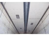 いすゞフォワード冷蔵冷凍ウイング中型（4t）[写真17]