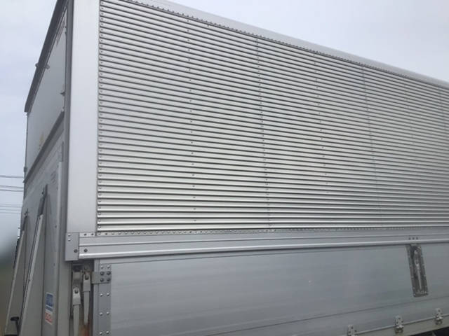 いすゞフォワードアルミウイング中型（4t）[写真05]