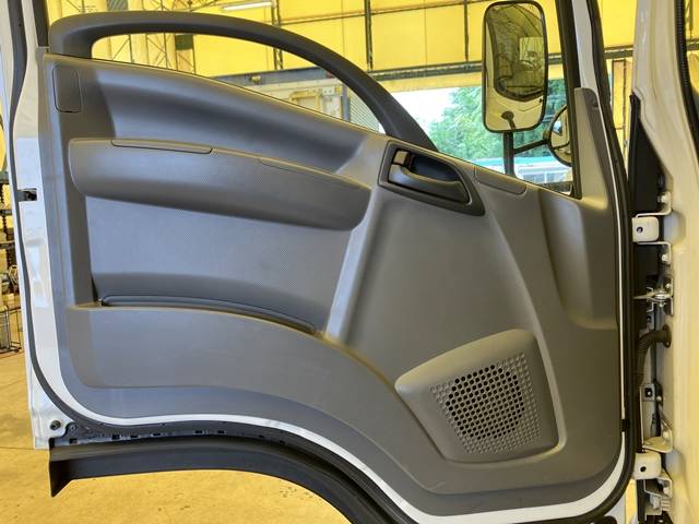 いすゞエルフアルミバン小型（2t・3t）[写真28]