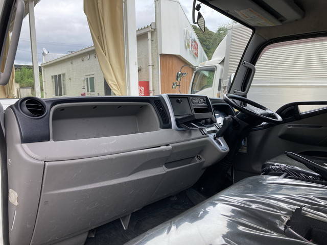 三菱ふそうキャンター平ボディ小型（2t・3t）[写真28]