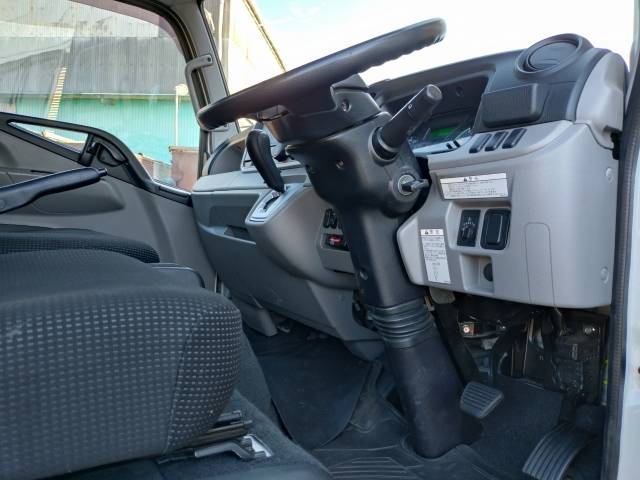 三菱ふそうキャンターアルミバン小型（2t・3t）[写真25]