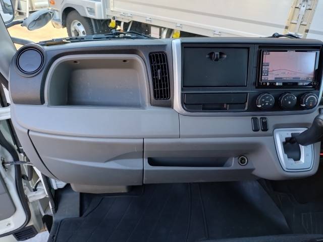 三菱ふそうキャンターアルミバン小型（2t・3t）[写真28]