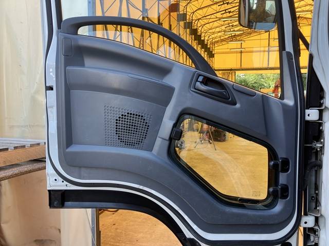 いすゞフォワードクレーン4段中型（4t）[写真30]