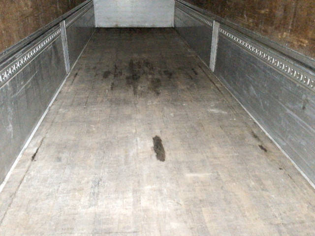 いすゞギガアルミウイング大型（10t）[写真11]