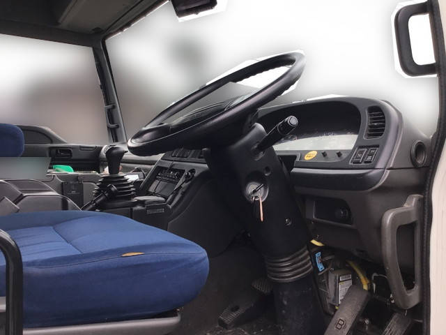 いすゞギガアルミウイング大型（10t）[写真19]