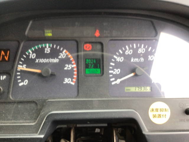 いすゞギガアルミウイング大型（10t）[写真21]