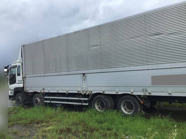 いすゞギガアルミウイング大型（10t）[写真06]