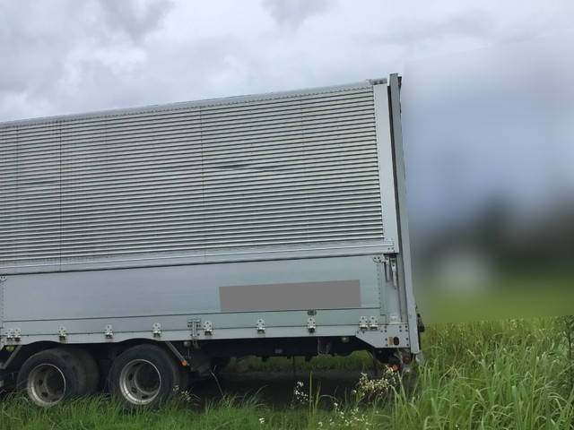 いすゞギガアルミウイング大型（10t）[写真07]