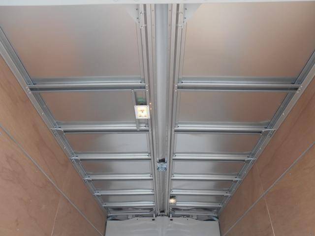 三菱ふそうキャンターアルミウイング小型（2t・3t）[写真13]