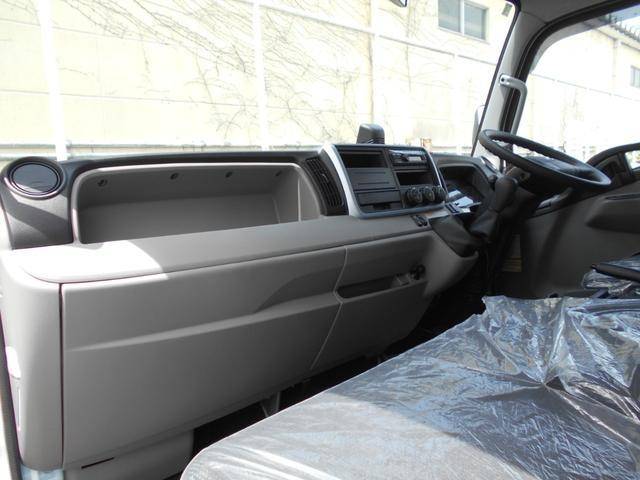 三菱ふそうキャンターアルミウイング小型（2t・3t）[写真26]