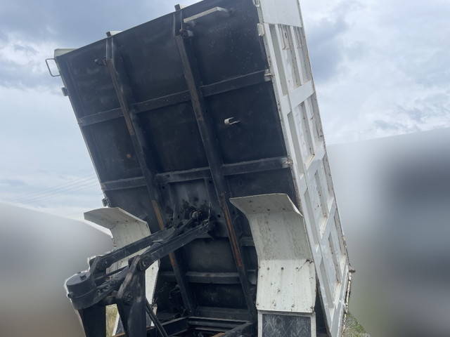 いすゞフォワード深ダンプ（土砂禁ダンプ）中型（4t）[写真10]