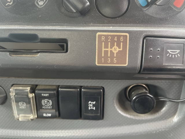 いすゞフォワード深ダンプ（土砂禁ダンプ）中型（4t）[写真32]