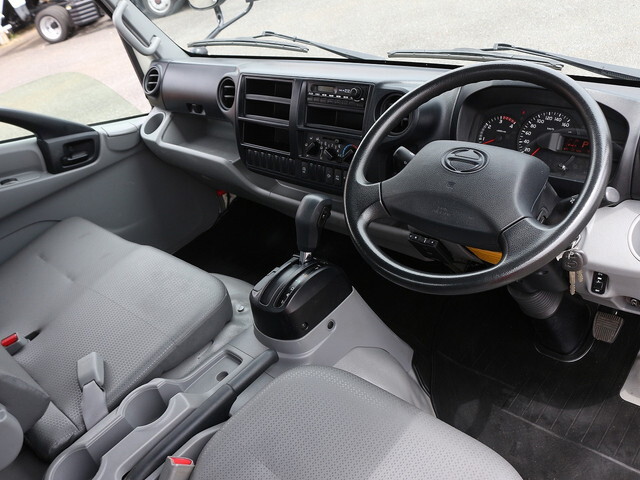 日野デュトロ平ボディ小型（2t・3t）[写真26]