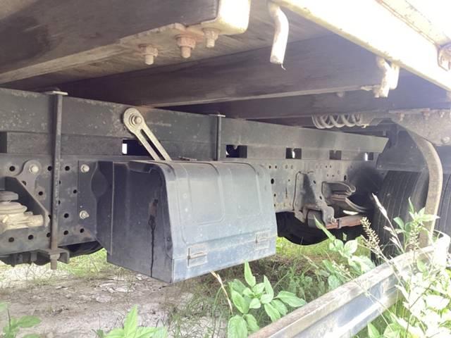 いすゞエルフ平ボディ小型（2t・3t）[写真10]