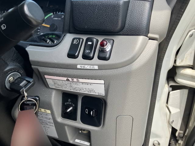 三菱キャンターアルミバン小型（2t・3t）[写真33]