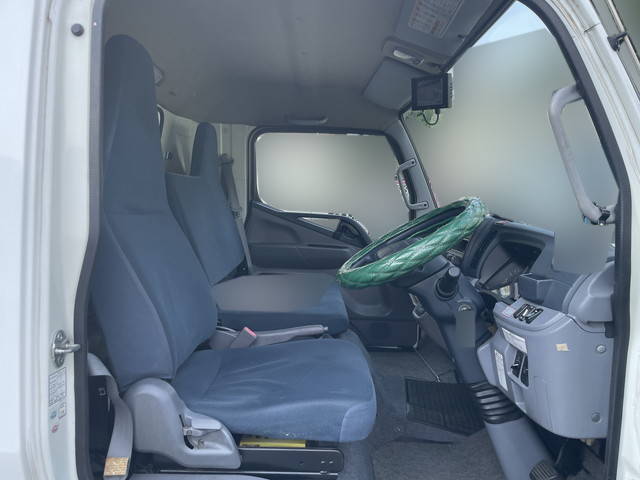 三菱ふそうキャンターアルミバン小型（2t・3t）[写真30]