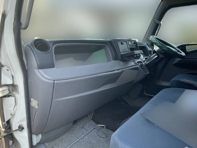 三菱ふそうキャンターアルミバン小型（2t・3t）[写真32]