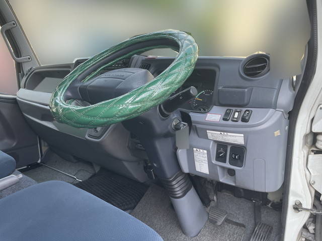 三菱ふそうキャンターアルミバン小型（2t・3t）[写真33]