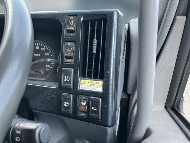 いすゞフォワードアルミウイング中型（4t）[写真30]