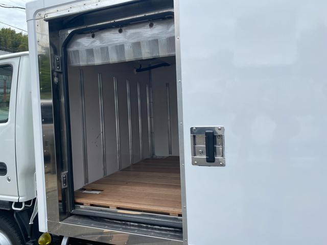 いすゞエルフ冷凍車（冷蔵車）小型（2t・3t）[写真10]