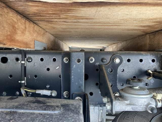 いすゞエルフ平ボディ小型（2t・3t）[写真16]