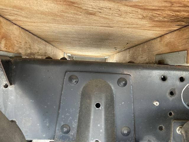 いすゞエルフ平ボディ小型（2t・3t）[写真22]