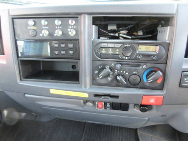 いすゞエルフ冷凍車（冷蔵車）小型（2t・3t）[写真12]