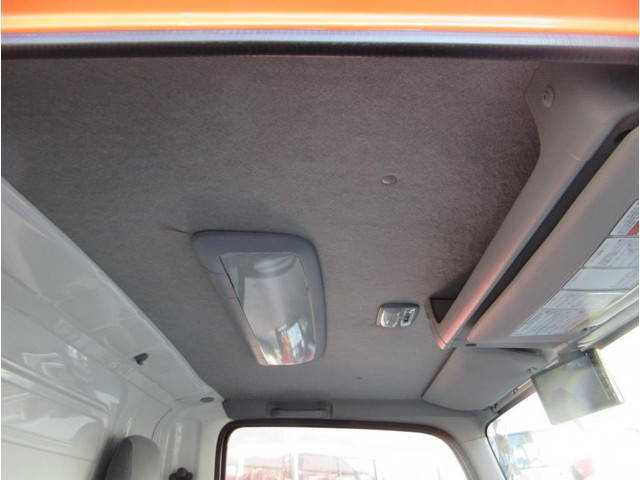 いすゞエルフ冷凍車（冷蔵車）小型（2t・3t）[写真14]