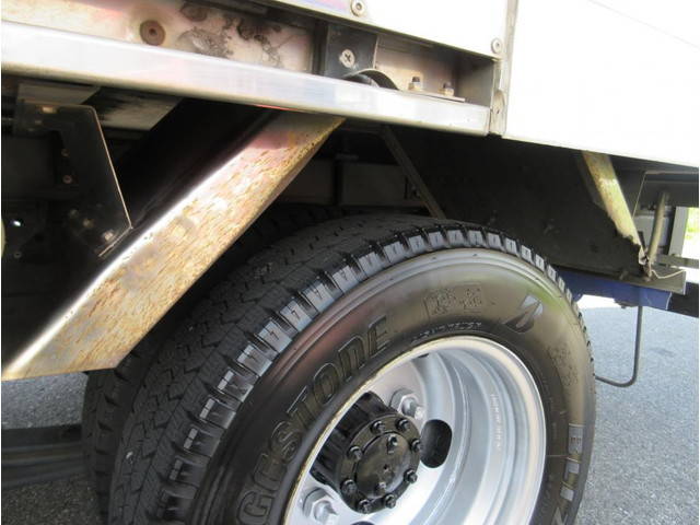 いすゞエルフ冷凍車（冷蔵車）小型（2t・3t）[写真32]