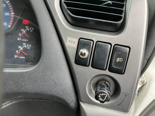 UDトラックスコンドルセーフティローダー中型（4t）[写真37]