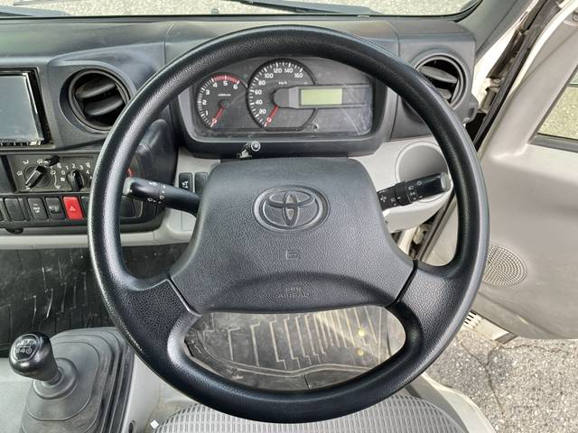 トヨタトヨエース平ボディ小型（2t・3t）[写真32]