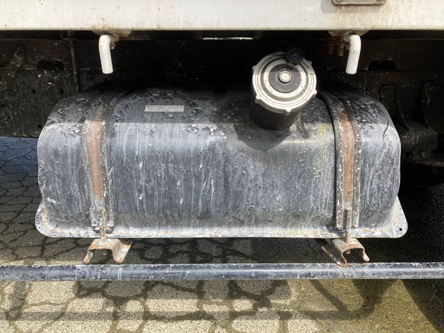 UDトラックスコンドル平ボディ中型（4t）[写真15]