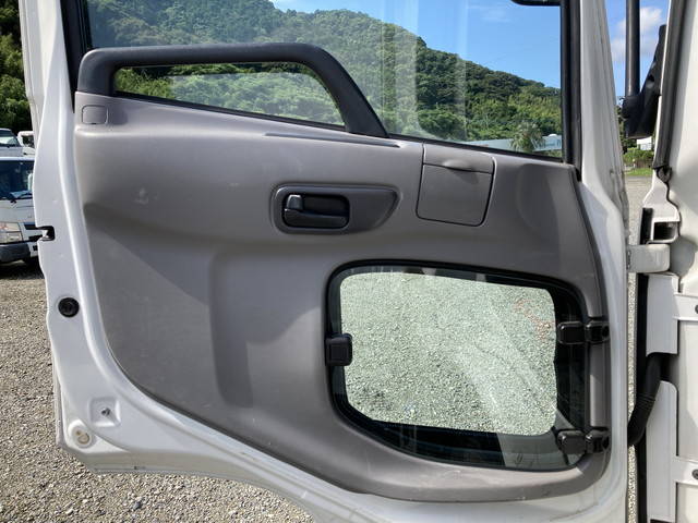 UDトラックスコンドル平ボディ中型（4t）[写真25]