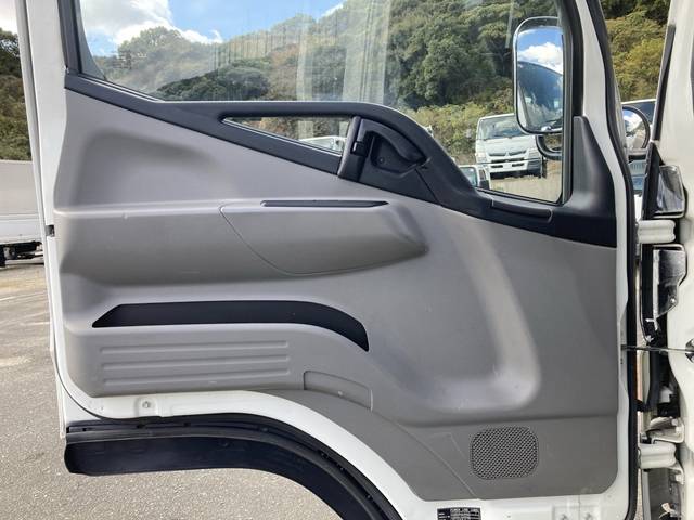 三菱ふそうキャンター平ボディ小型（2t・3t）[写真26]