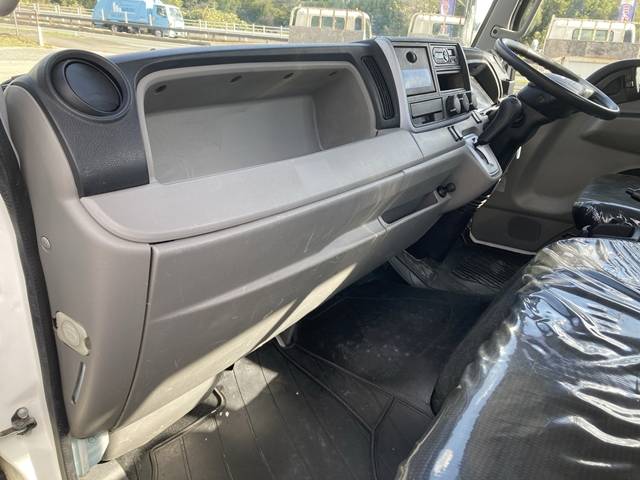 三菱ふそうキャンター平ボディ小型（2t・3t）[写真28]