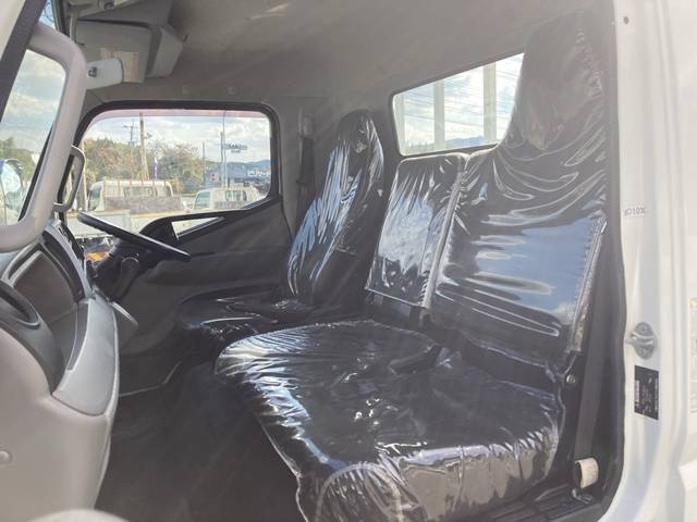 三菱ふそうキャンター平ボディ小型（2t・3t）[写真29]