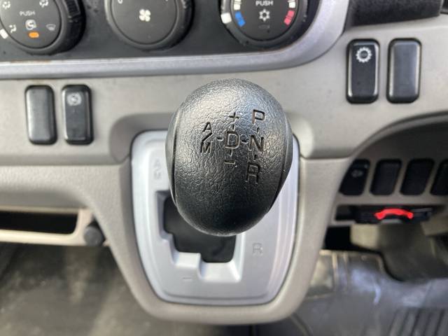 三菱ふそうキャンター平ボディ小型（2t・3t）[写真38]