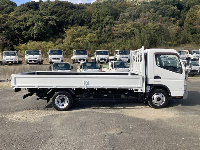 三菱ふそうキャンター平ボディ小型（2t・3t）[写真06]