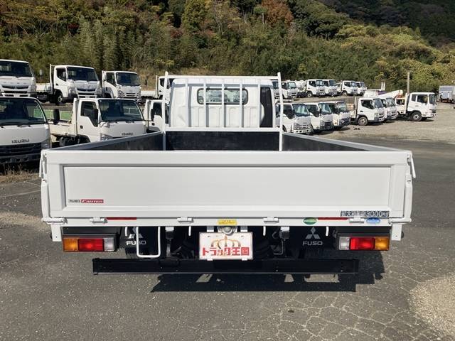 三菱ふそうキャンター平ボディ小型（2t・3t）[写真09]