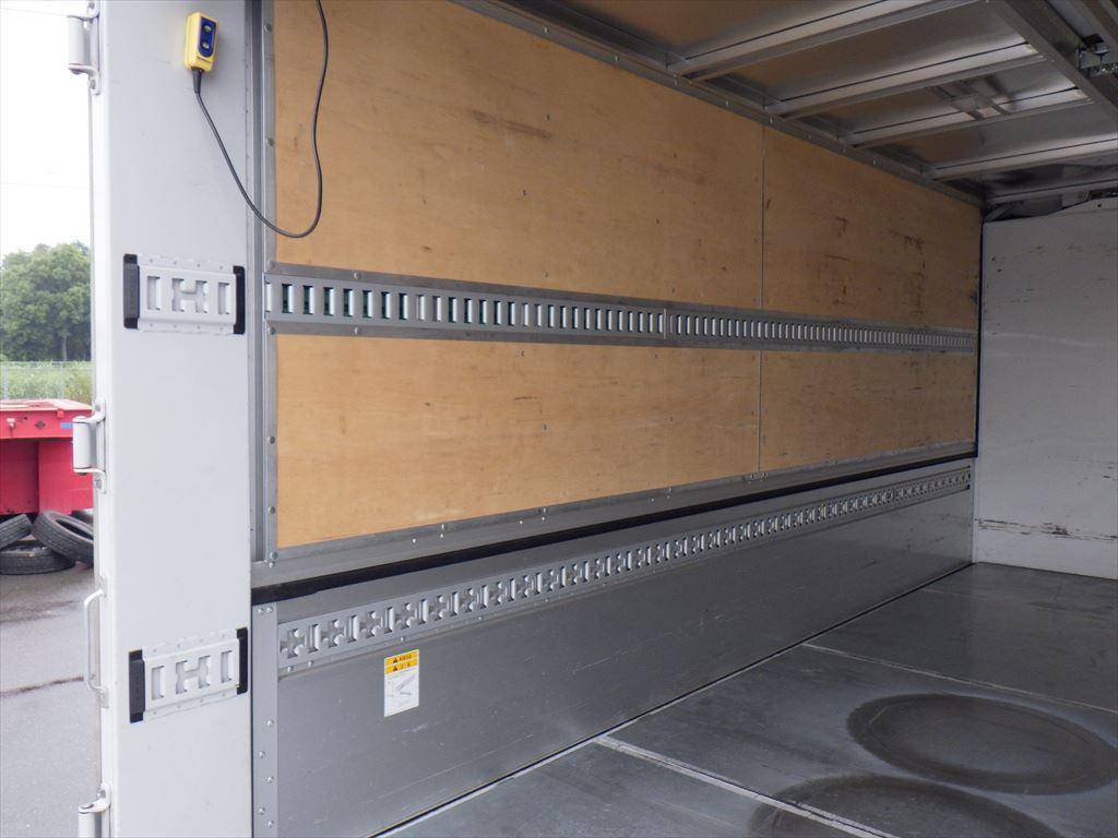 三菱ふそうキャンターアルミウイング小型（2t・3t）[写真09]