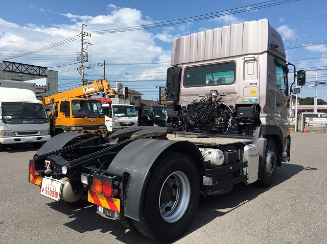 UDトラックスクオントレーラーヘッド（トラクターヘッド）大型（10t）[写真02]