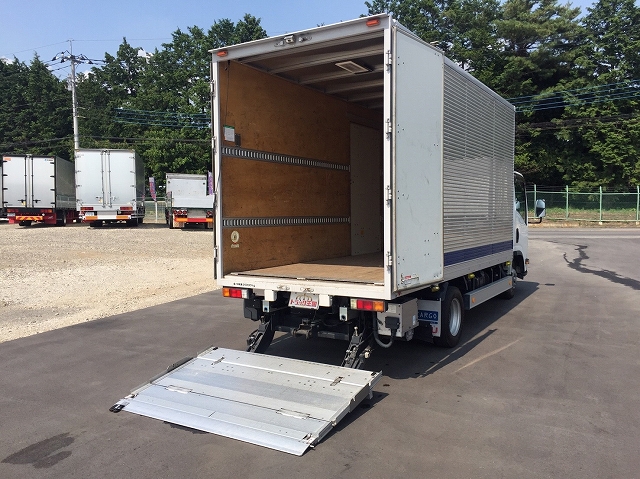 いすゞエルフアルミバン小型（2t・3t）[写真02]