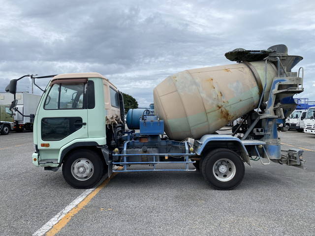 UDトラックスコンドルミキサー車（コンクリートミキサー）増トン（6t・8t）[写真05]