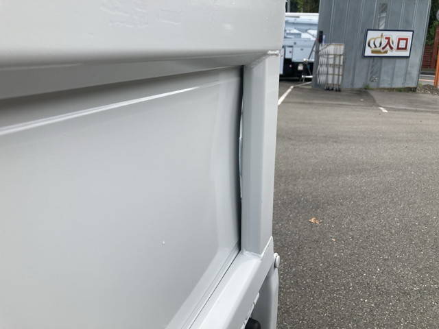 三菱ふそうキャンター平ボディ小型（2t・3t）[写真16]