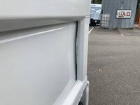 三菱ふそうキャンター平ボディ小型（2t・3t）[写真16]