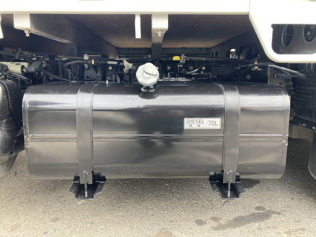 三菱ふそうキャンター平ボディ小型（2t・3t）[写真19]