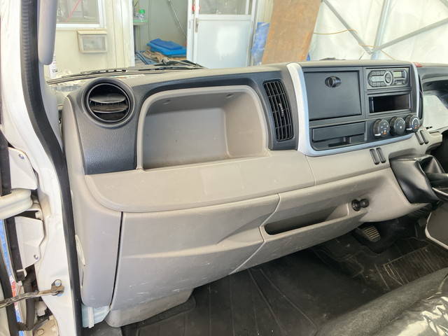 三菱ふそうキャンター平ボディ小型（2t・3t）[写真32]