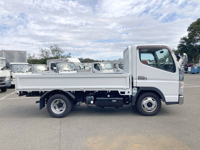 三菱ふそうキャンター平ボディ小型（2t・3t）[写真06]