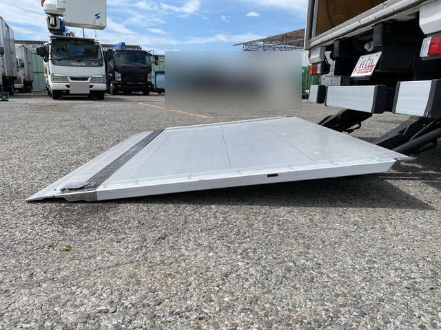 三菱ふそうキャンターアルミバン小型（2t・3t）[写真16]